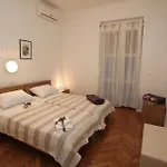 Vincent Apt. In Old Town Centre דירה