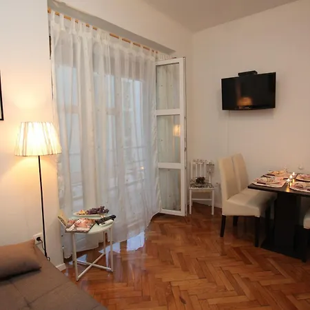 Vincent Apt. In Old Town Centre アパート *