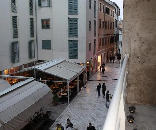 Apartment Vincent Apt. In Old Town Centre