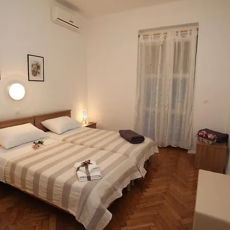 Vincent Apt. In Old Town Centre Apartment