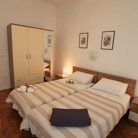 Apartment Vincent Apt. In Old Town Centre