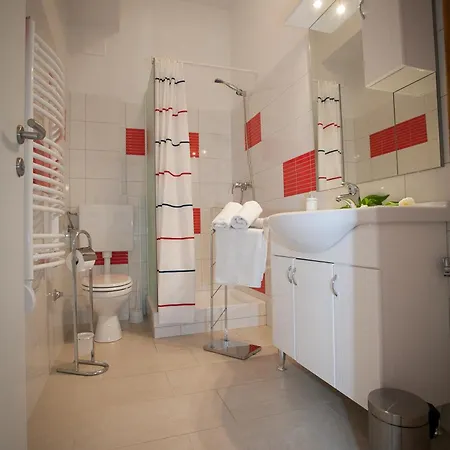 Vincent Apt. In Old Town Centre Apartment